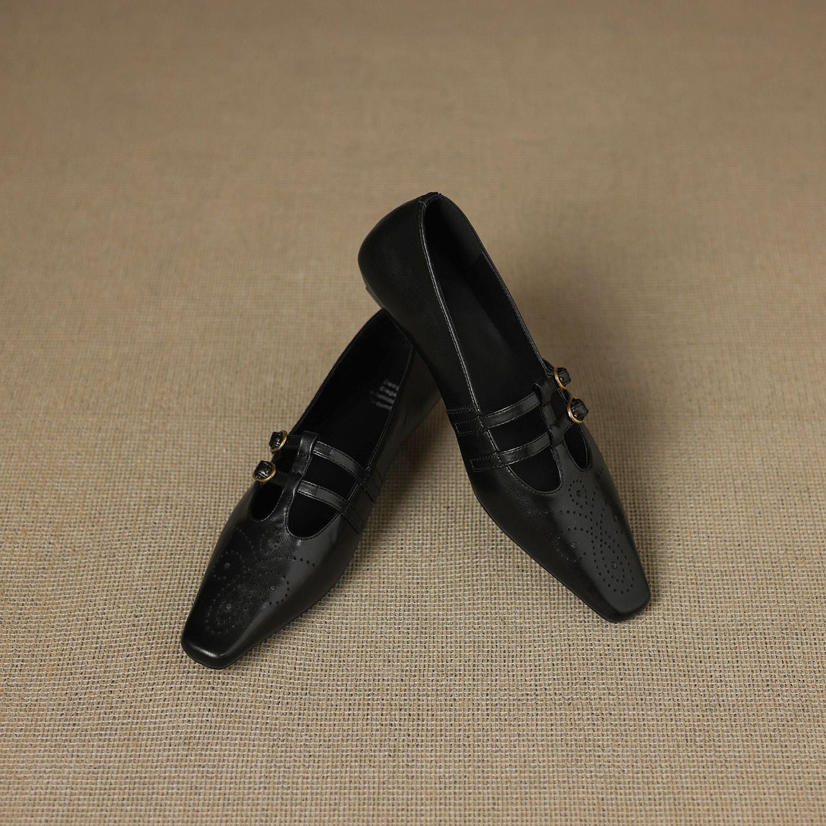 Marriët | Brogued Mary Jane flats