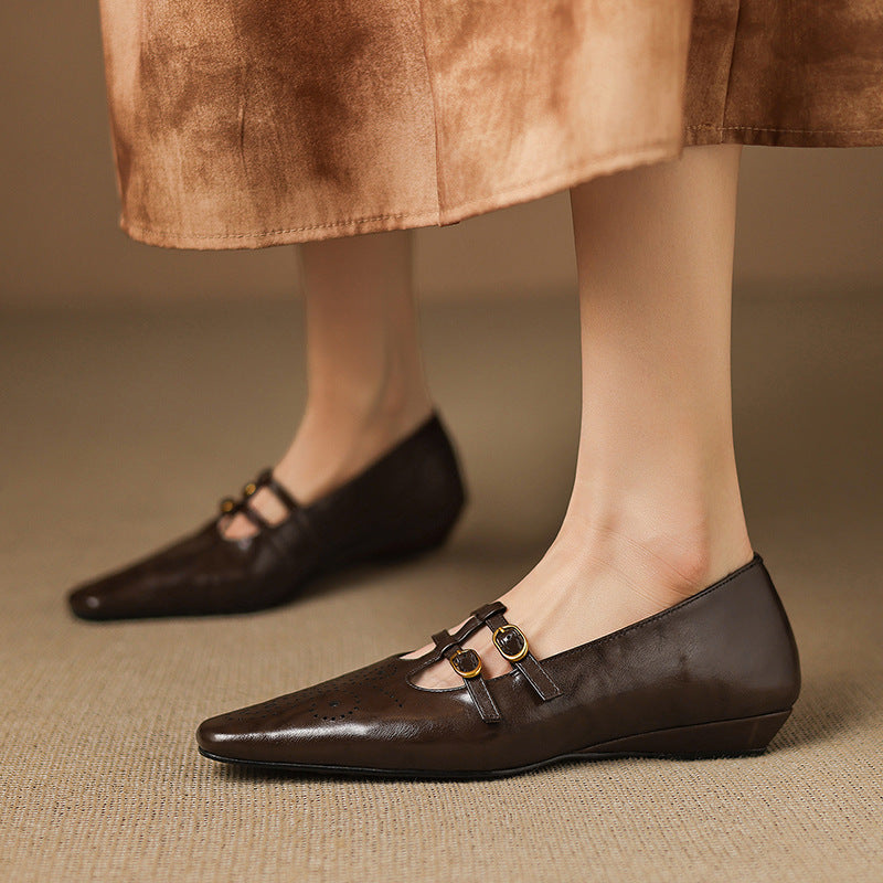 Marriët | Brogued Mary Jane flats