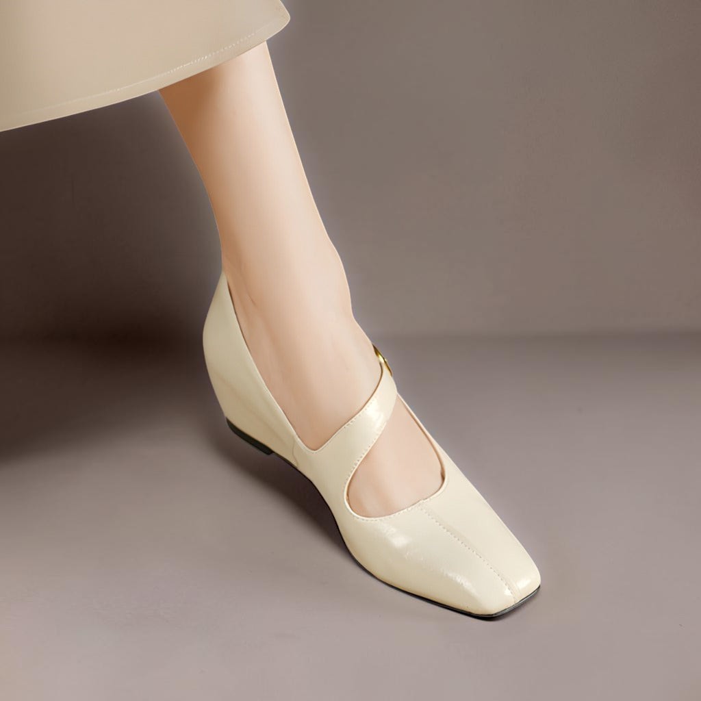 Chrystel | Elegante pumps met riem
