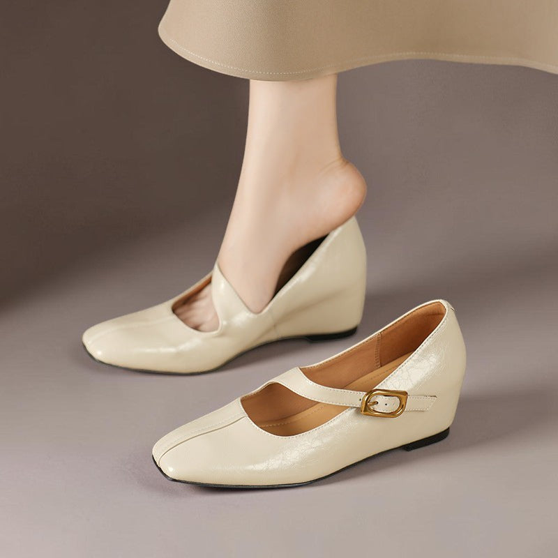 Chrystel | Elegante pumps met riem