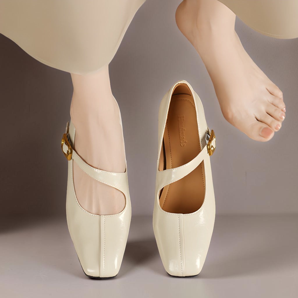 Chrystel | Elegante pumps met riem