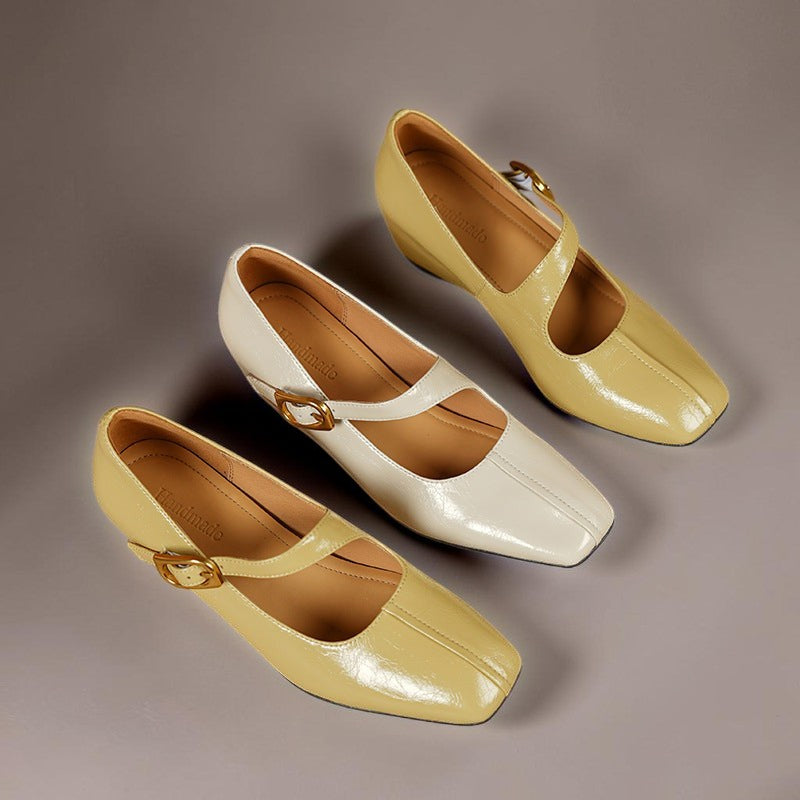 Chrystel | Elegante pumps met riem